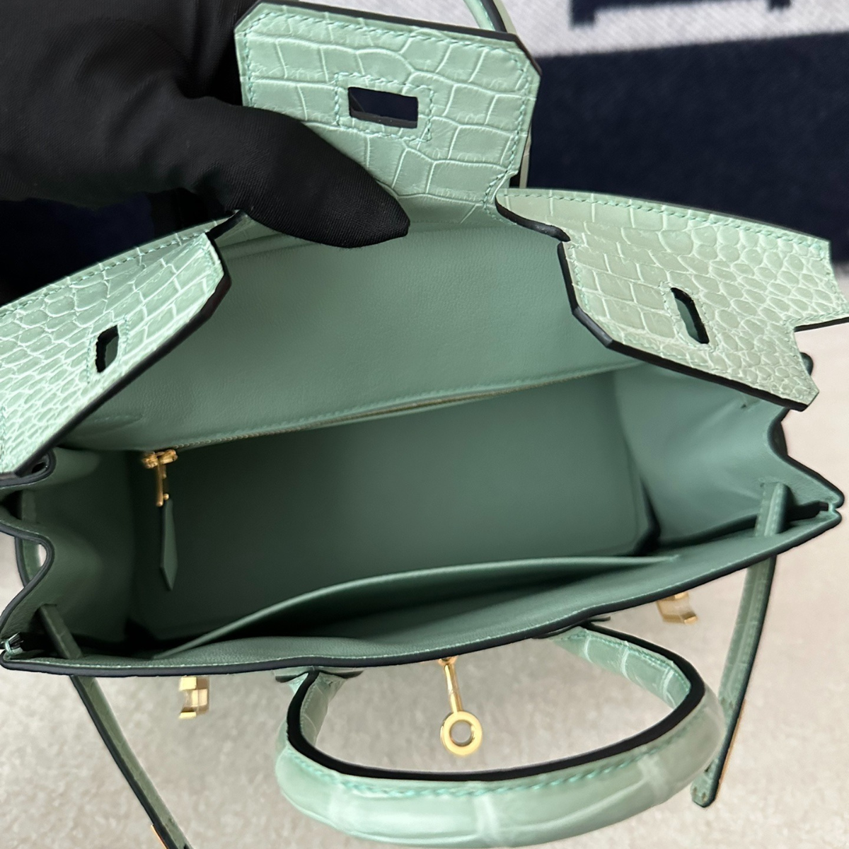 Hermès Set – Kelly 28 Vert d’Eau Alligator Limited Edition & Orange Sandals Green