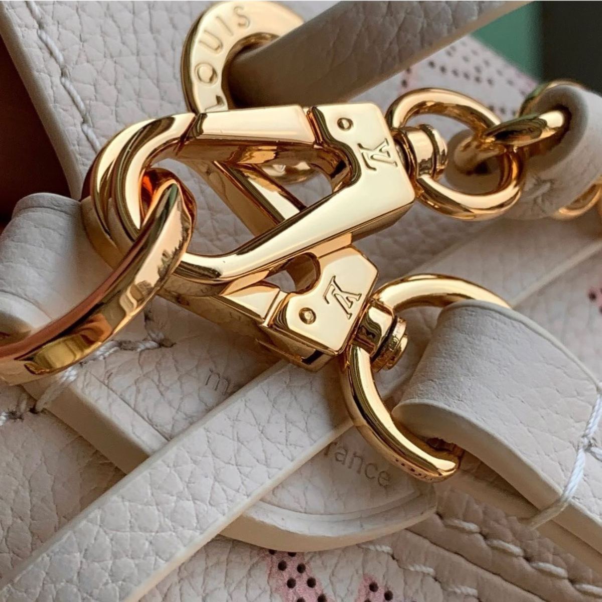Louis Vuitton – Bella bag