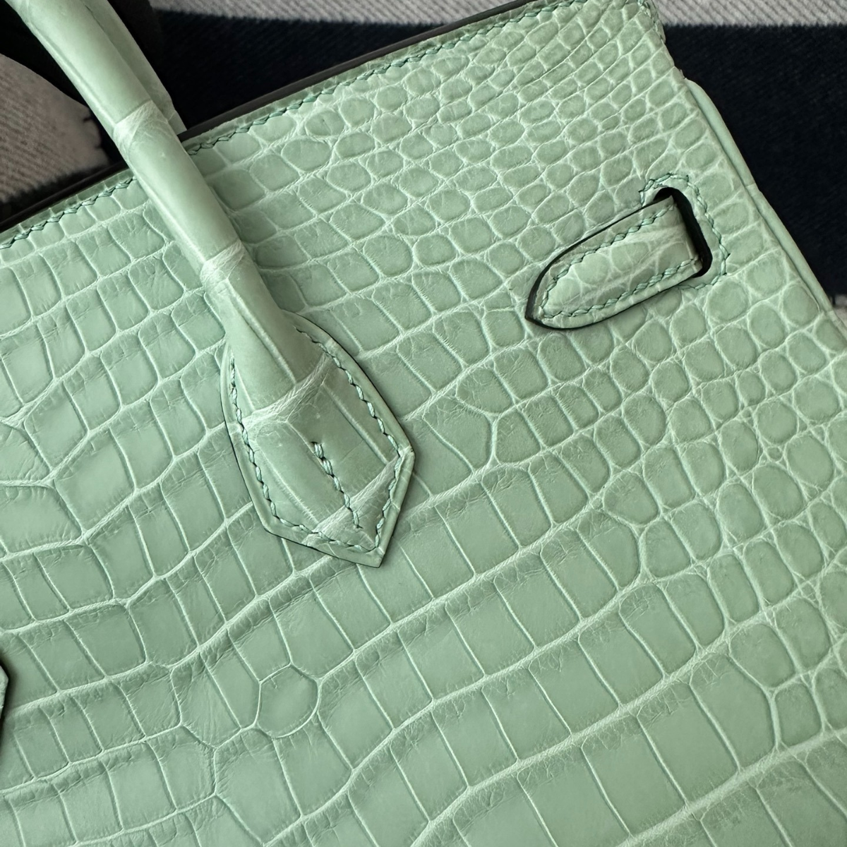 Hermès Set – Kelly 28 Vert d’Eau Alligator Limited Edition & Orange Sandals Green