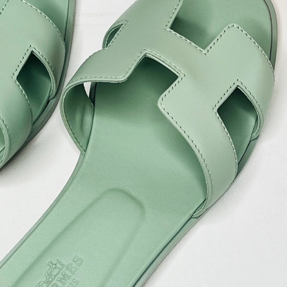 Hermès Set – Kelly 28 Vert d’Eau Alligator Limited Edition & Orange Sandals Green