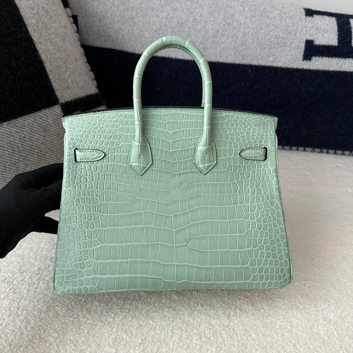 Hermès Set – Kelly 28 Vert d’Eau Alligator Limited Edition & Orange Sandals Green